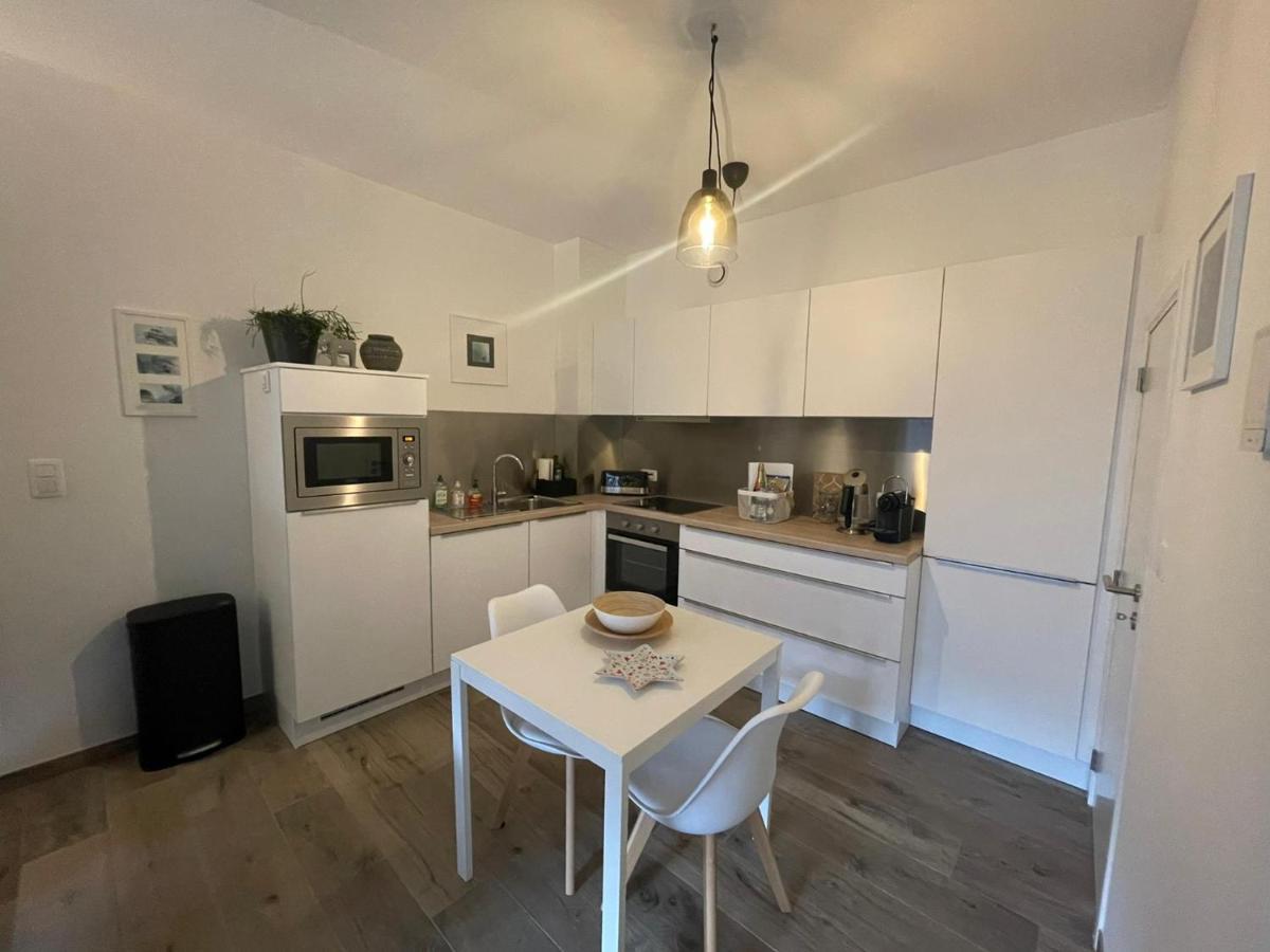 Les Duplex De La Place Des Ecoles Spa Esterno foto