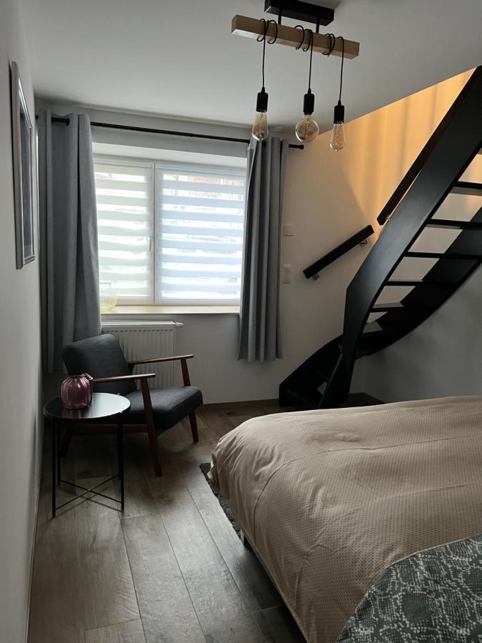 Les Duplex De La Place Des Ecoles Spa Esterno foto